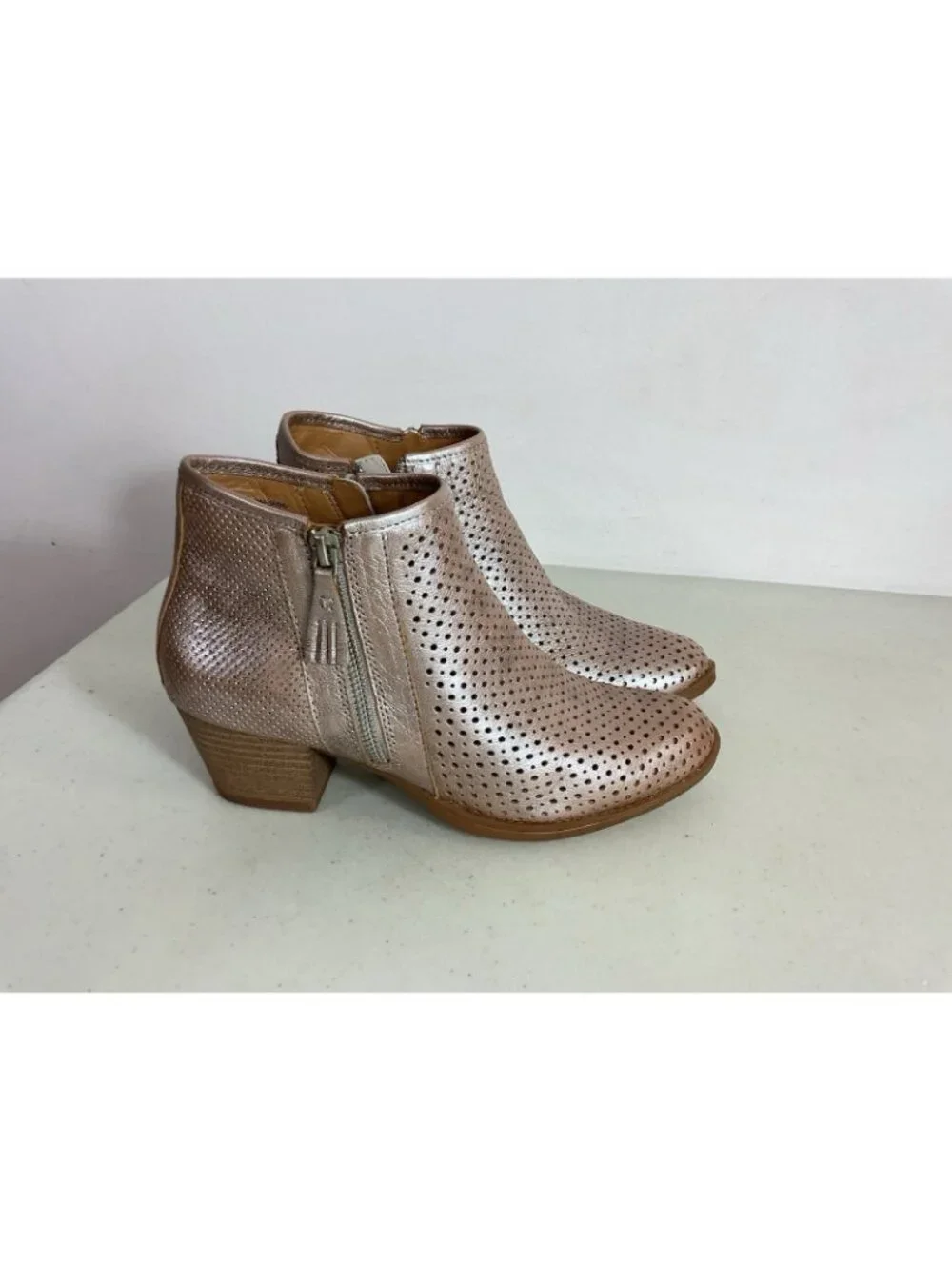 Leather Perforated Ankle Boots Side Zippers with Tassels Womens 8